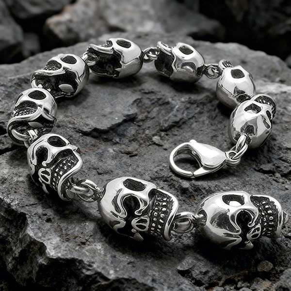 《 QBOX 》FASHION 飾品【B10021595】精緻個性龐克風立體骷髏頭圈扣鈦鋼手鍊/手環-細節圖3