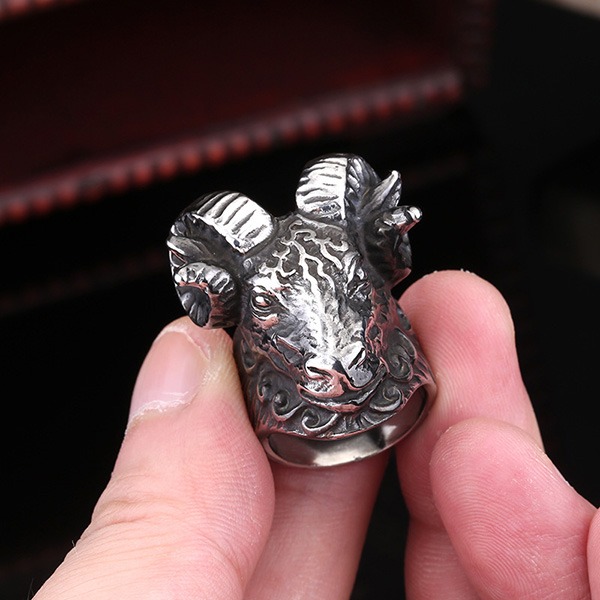 《 QBOX 》FASHION 飾品【RBR8-157】精緻個性復古仿舊羊頭鈦鋼戒指/戒環-細節圖8