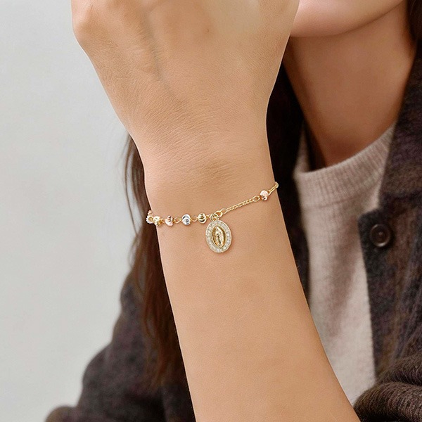 《 QBOX 》FASHION 飾品【GPBR-385】 精緻秀氣銅鍍金色鑲鑽聖母十字架手鍊/手環-細節圖7