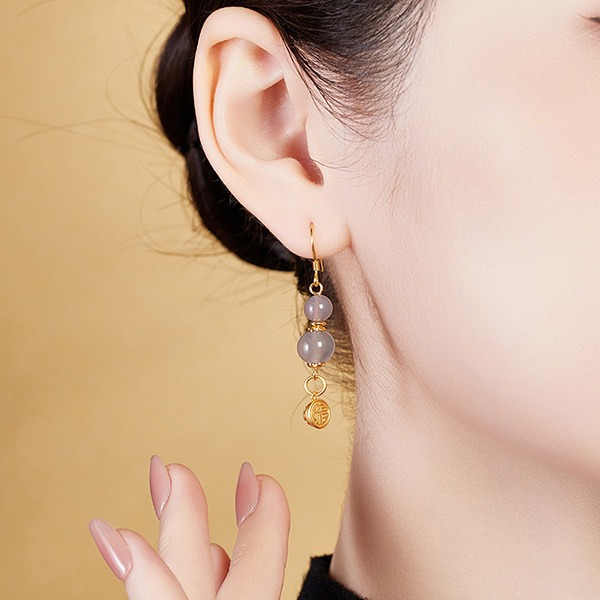 《QBOX 》FASHION 飾品【SVE26013】 精緻秀氣中式福字灰瑪瑙招財鍍金純銀耳環/耳墬-細節圖6