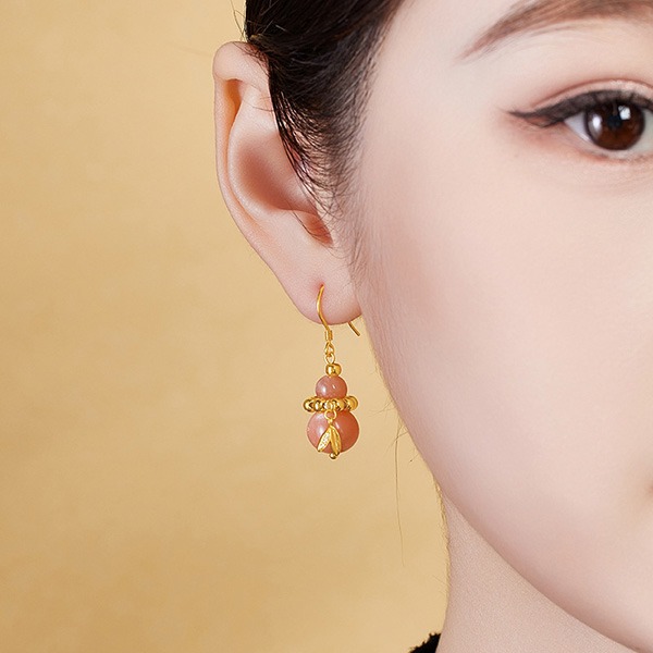 《QBOX 》FASHION 飾品【SVE26007】 精緻秀氣太陽石葫蘆鍍金純銀耳環/耳墬-細節圖6