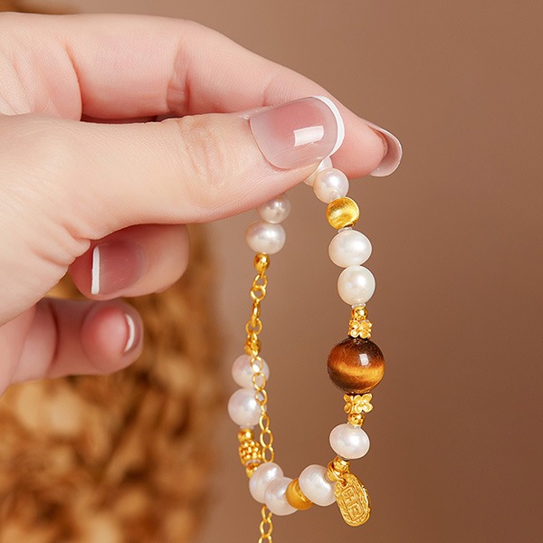 《QBOX 》FASHION 飾品【SVB251168】 精緻秀氣淡水珍珠虎眼石轉運純銀手鏈/手環-細節圖6