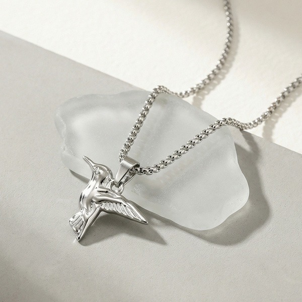 《 QBOX 》FASHION 飾品【GPN-2295】精緻個性輕盈靈動蜂鳥鈦鋼墬子項鍊/吊墬-細節圖3