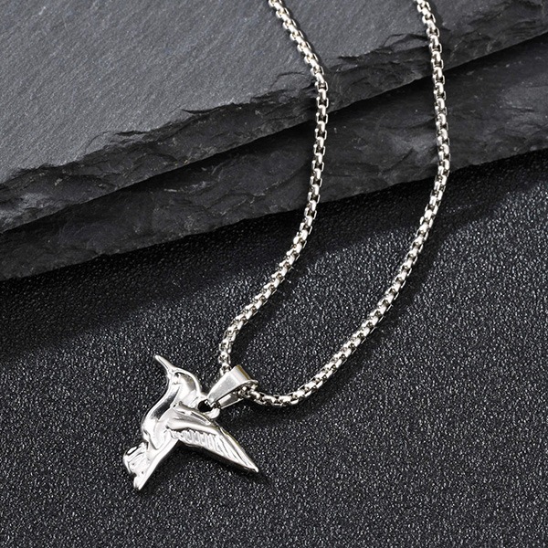 《 QBOX 》FASHION 飾品【GPN-2295】精緻個性輕盈靈動蜂鳥鈦鋼墬子項鍊/吊墬-細節圖5