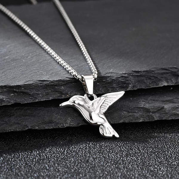 《 QBOX 》FASHION 飾品【GPN-2295】精緻個性輕盈靈動蜂鳥鈦鋼墬子項鍊/吊墬-細節圖6