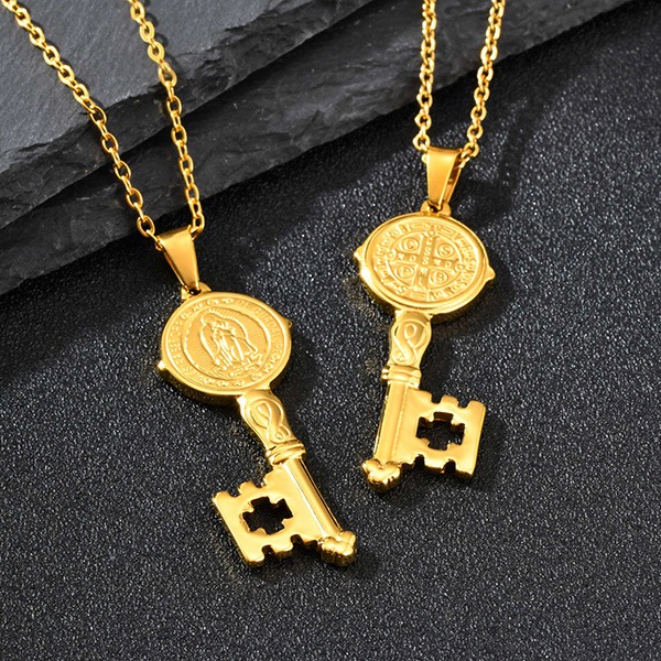 《 QBOX 》FASHION 飾品【GPN-2296】精緻個性復古金色聖母鑰匙鈦鋼墬子項鍊/吊墬-細節圖5
