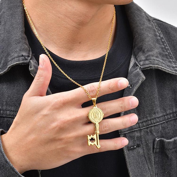 《 QBOX 》FASHION 飾品【GPN-2296】精緻個性復古金色聖母鑰匙鈦鋼墬子項鍊/吊墬-細節圖8