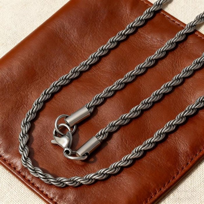 《 QBOX 》FASHION 飾品【NBN1007B】個性復古黑麻花繩編織鈦鋼項鍊/鎖骨鍊-細節圖4