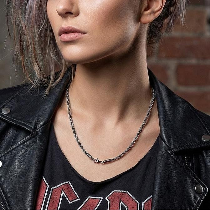 《 QBOX 》FASHION 飾品【NBN1007B】個性復古黑麻花繩編織鈦鋼項鍊/鎖骨鍊-細節圖6