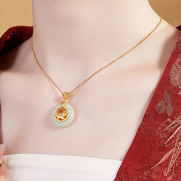 《QBOX 》FASHION 飾品【SVN25295】 精緻秀氣馬年和田玉平安扣鍍金純銀墬子/鎖骨鏈-細節圖6