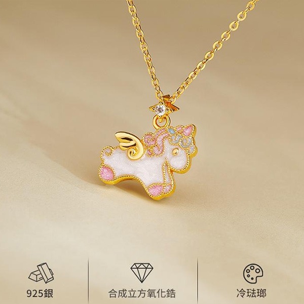 《 QBOX 》FASHION 飾品【SVN25624】精緻秀氣冷琺瑯幻彩萌馬鍍金純銀墬子項鍊/吊墬-細節圖4