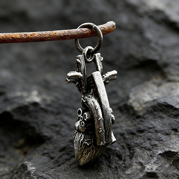 《 QBOX 》FASHION 飾品【CBP8-894】精緻個性硬核仿舊立體心臟鈦鋼墬子項鍊/吊墬-細節圖4