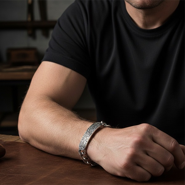 《QBOX 》FASHION 飾品【BBC8-070】 個性復古硬核獅頭雕花彎牌環扣鈦鋼手鍊/手環-細節圖9