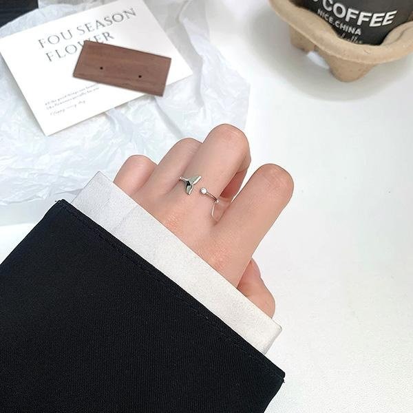 《 QBOX 》FASHION 飾品【RA164】精緻個性美人魚尾鑲鋯石開口純銀戒指/戒環-細節圖8