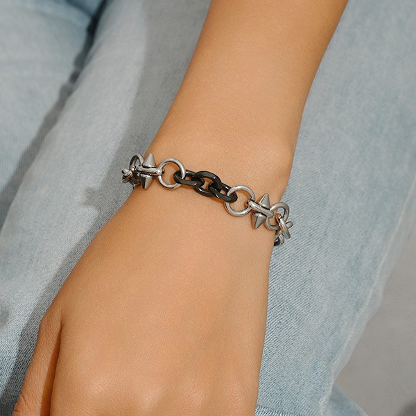 《 QBOX 》FASHION 飾品【B26N1818】 精緻個性黑白拼色尖刺鈦鋼手鍊/手環-細節圖7