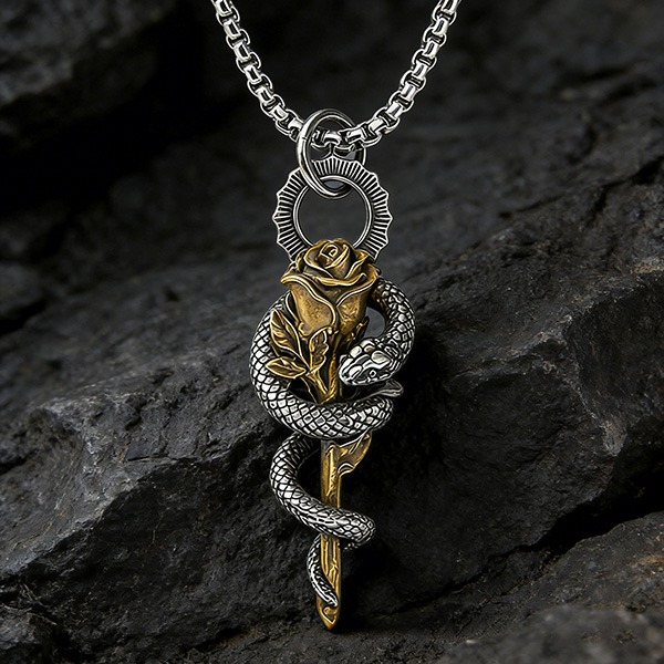 《 QBOX 》FASHION 飾品【CBP8-1249】精緻個性復古金蛇纏繞玫瑰花鈦鋼墬子項鍊/吊墬-細節圖3