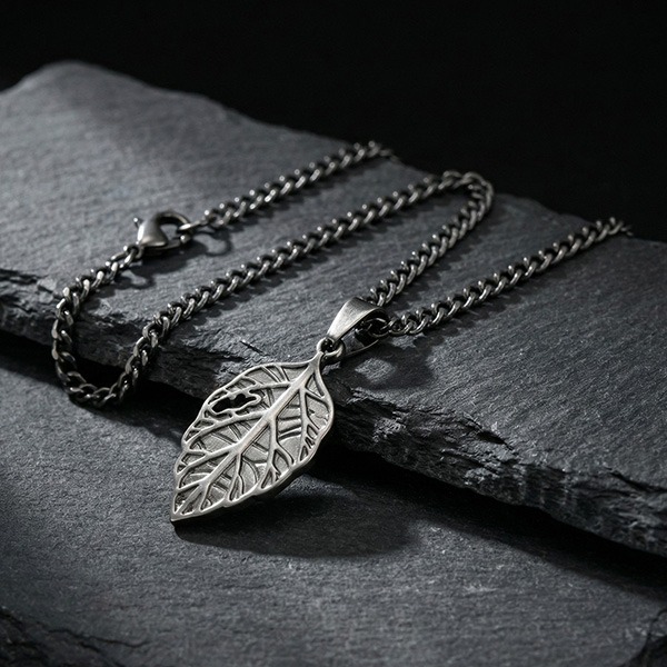 《 QBOX 》FASHION 飾品【CPN-2322】精緻個性復古風樹葉子鈦鋼墬子項鍊/吊墬-細節圖6