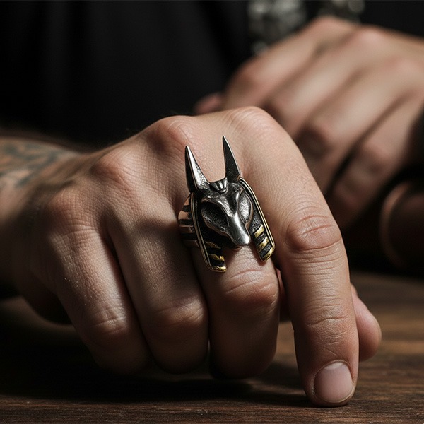 《 QBOX 》FASHION 飾品【RBR8-363】精緻個性復古埃及胡狼神鈦鋼戒指/戒環-細節圖9