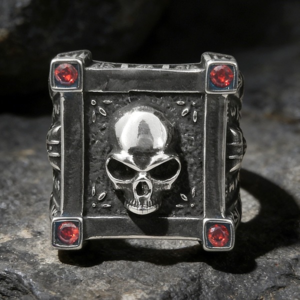 《 QBOX 》FASHION 飾品【RBR8-782】精緻個性復古亡靈骷髏頭方形石匣鈦鋼戒指/戒環-細節圖5