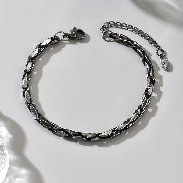 《QBOX 》FASHION 飾品【B26N1817】 個性復古仿舊機械風菱形拼接鈦鋼手鍊/手環-細節圖3