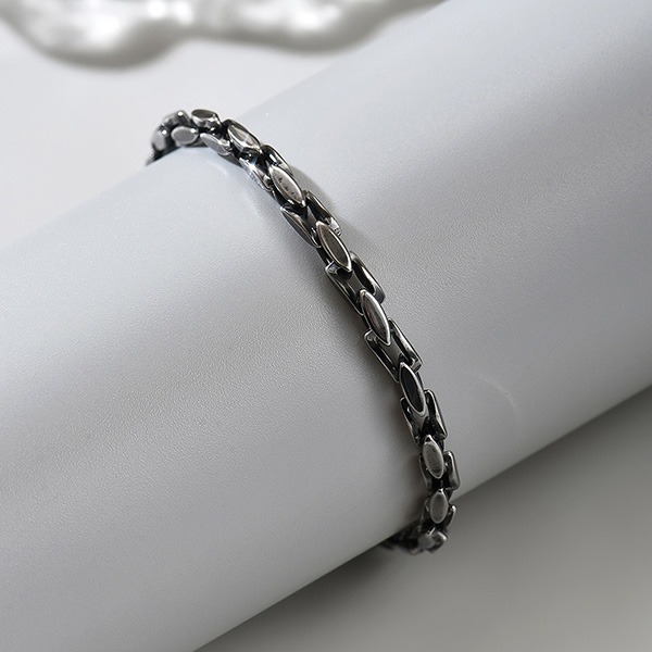 《QBOX 》FASHION 飾品【B26N1817】 個性復古仿舊機械風菱形拼接鈦鋼手鍊/手環-細節圖4