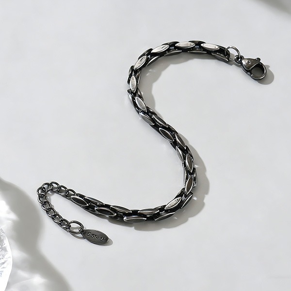 《QBOX 》FASHION 飾品【B26N1817】 個性復古仿舊機械風菱形拼接鈦鋼手鍊/手環-細節圖5