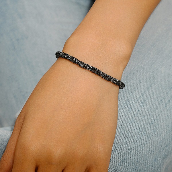 《QBOX 》FASHION 飾品【B26N1816】 個性復古仿舊扭紋復古黑肌理鈦鋼手鍊/手環-細節圖7