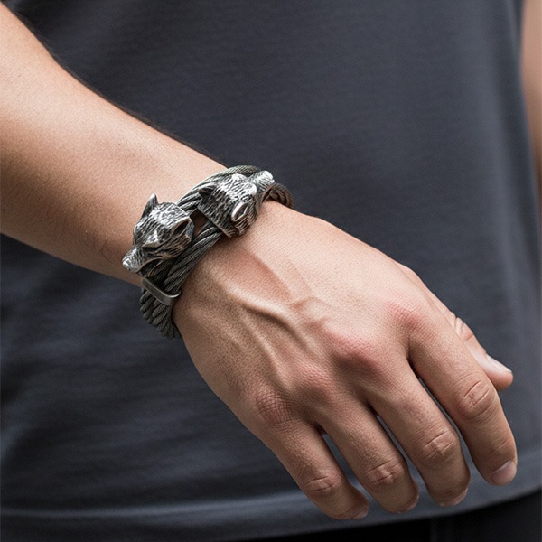 《 QBOX 》FASHION 飾品【BK163313】 精緻個性北境雙狼頭鋼索鈦鋼開口手鐲/手環-細節圖7