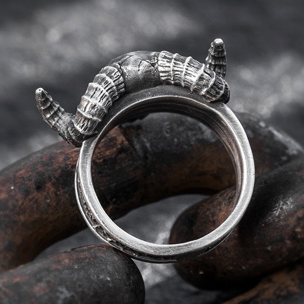 《 QBOX 》FASHION 飾品【RBR8-919】精緻個性復古骷髏羊頭鈦鋼戒指/戒環-細節圖5