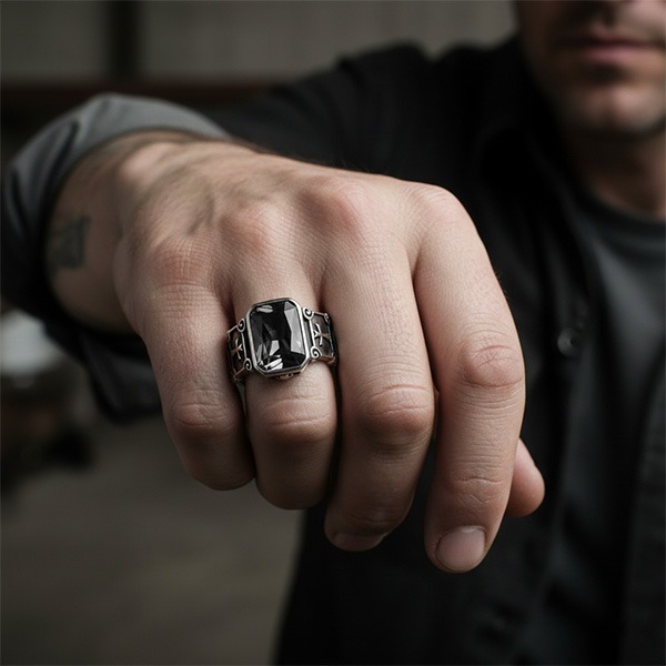 《 QBOX 》FASHION 飾品【RBR8-950】精緻個性復古哥德方鑽十字架鈦鋼戒指/戒環(三色)-細節圖9