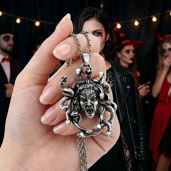 《 QBOX 》FASHION 飾品【CBP8-1192】精緻個性狂怒蛇髮梅杜莎鈦鋼墬子項鍊/吊墬-細節圖9