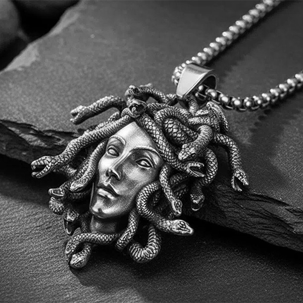 《 QBOX 》FASHION 飾品【CBP8-1305】精緻個性蛇髮妖瞳梅杜莎鈦鋼墬子項鍊/吊墬-細節圖3