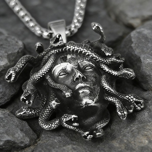 《 QBOX 》FASHION 飾品【CBP8-1305】精緻個性蛇髮妖瞳梅杜莎鈦鋼墬子項鍊/吊墬-細節圖4