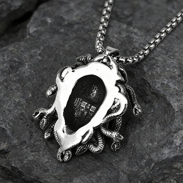 《 QBOX 》FASHION 飾品【CBP8-1305】精緻個性蛇髮妖瞳梅杜莎鈦鋼墬子項鍊/吊墬-細節圖6