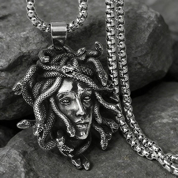 《 QBOX 》FASHION 飾品【CBP8-1305】精緻個性蛇髮妖瞳梅杜莎鈦鋼墬子項鍊/吊墬-細節圖7