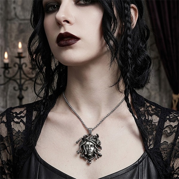 《 QBOX 》FASHION 飾品【CBP8-1305】精緻個性蛇髮妖瞳梅杜莎鈦鋼墬子項鍊/吊墬-細節圖9