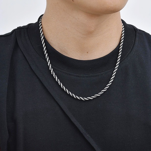 《 QBOX 》FASHION 飾品【GNC-2323】個性雙色麻花繩編織鈦鋼項鍊/鎖骨鍊-細節圖6