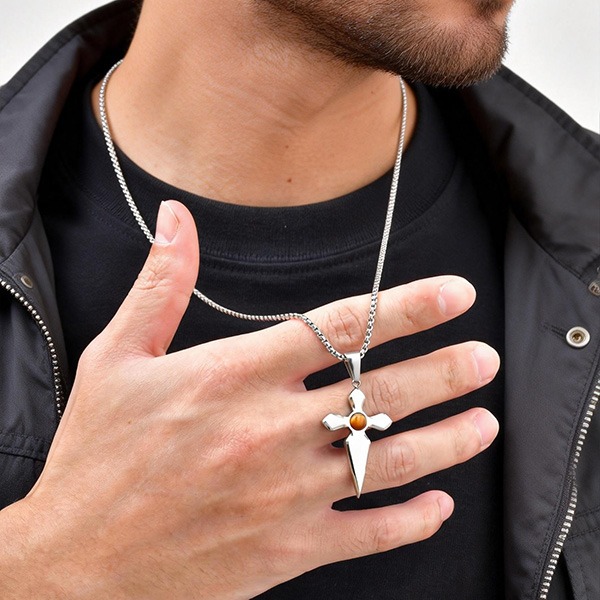 《 QBOX 》FASHION 飾品【GPN-2287】精緻個性酷颯劍形虎眼石十字架鈦鋼墬子項鍊/吊墬-細節圖9