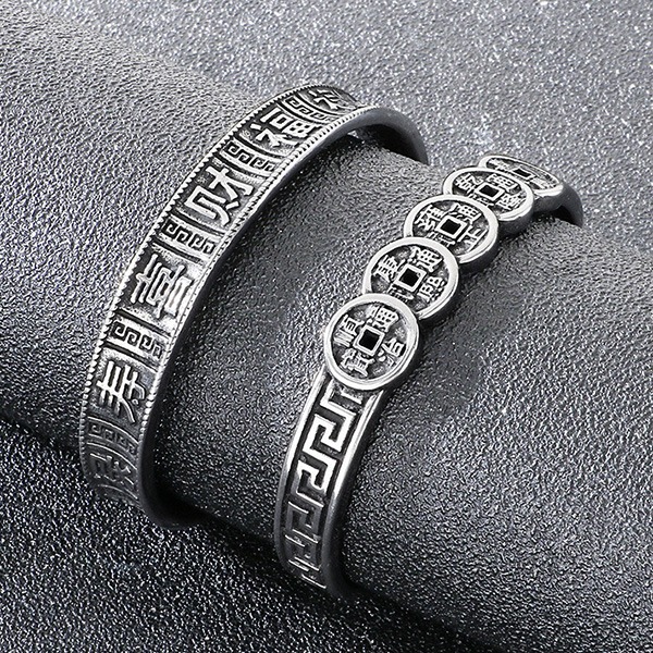 《 QBOX 》FASHION 飾品【BK209316】 精緻個性復古五帝錢喜財福祿鈦鋼手鐲/手環(二款)-細節圖4