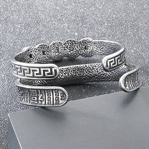 《 QBOX 》FASHION 飾品【BK209316】 精緻個性復古五帝錢喜財福祿鈦鋼手鐲/手環(二款)-細節圖7