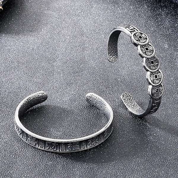 《 QBOX 》FASHION 飾品【BK209316】 精緻個性復古五帝錢喜財福祿鈦鋼手鐲/手環(二款)-細節圖8