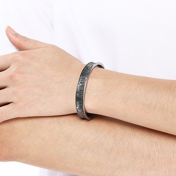 《 QBOX 》FASHION 飾品【BK209316】 精緻個性復古五帝錢喜財福祿鈦鋼手鐲/手環(二款)-細節圖11