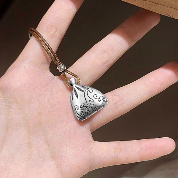 《 QBOX 》FASHION 飾品【SC00654】精緻個性招財納福錢袋S999足銀墬子項鍊-細節圖7