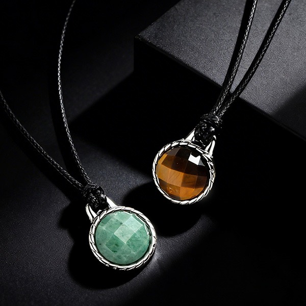 《 QBOX 》FASHION 飾品【GNC-2660】精緻個性復古寶石鈦鋼墬子黑繩項鍊/吊墬-細節圖5