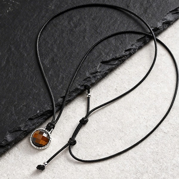 《 QBOX 》FASHION 飾品【GNC-2660】精緻個性復古寶石鈦鋼墬子黑繩項鍊/吊墬-細節圖7