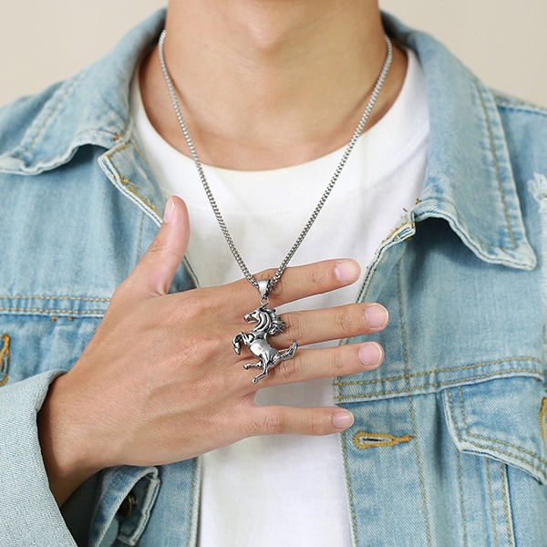 《 QBOX 》FASHION 飾品【GPN-1510】精緻個性奔騰千里馬鈦鋼墬子項鍊/吊墬-細節圖6