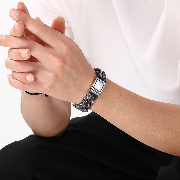 《 QBOX 》FASHION 飾品【BK182582】 精緻個性復古重工霸氣編織古巴鏈鈦鋼手鍊/手環(二色)-細節圖9