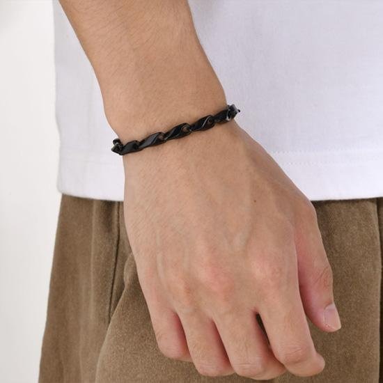 《 QBOX 》FASHION 飾品【BBR-1549】 精緻個性粗款錐形瓜子環扣鈦鋼手鍊/手環(三色)-細節圖6