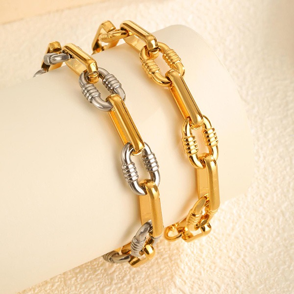 《 QBOX 》FASHION 飾品【GBR-2423】 精緻個性金色壓花線條橢圓環扣鈦鋼手鍊/手環-細節圖4