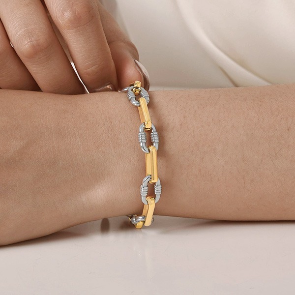 《 QBOX 》FASHION 飾品【GBR-2423】 精緻個性金色壓花線條橢圓環扣鈦鋼手鍊/手環-細節圖7